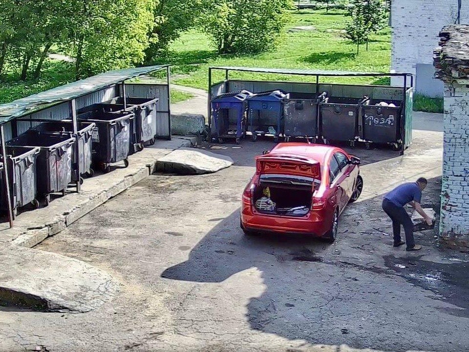 В поселке Часцы под Звенигородом незаконно сбрасывают мусор