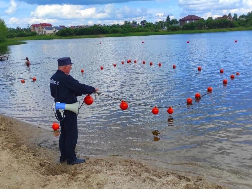 Спасатели объяснили талдомчанам, почему опасно купаться в прохладной воде