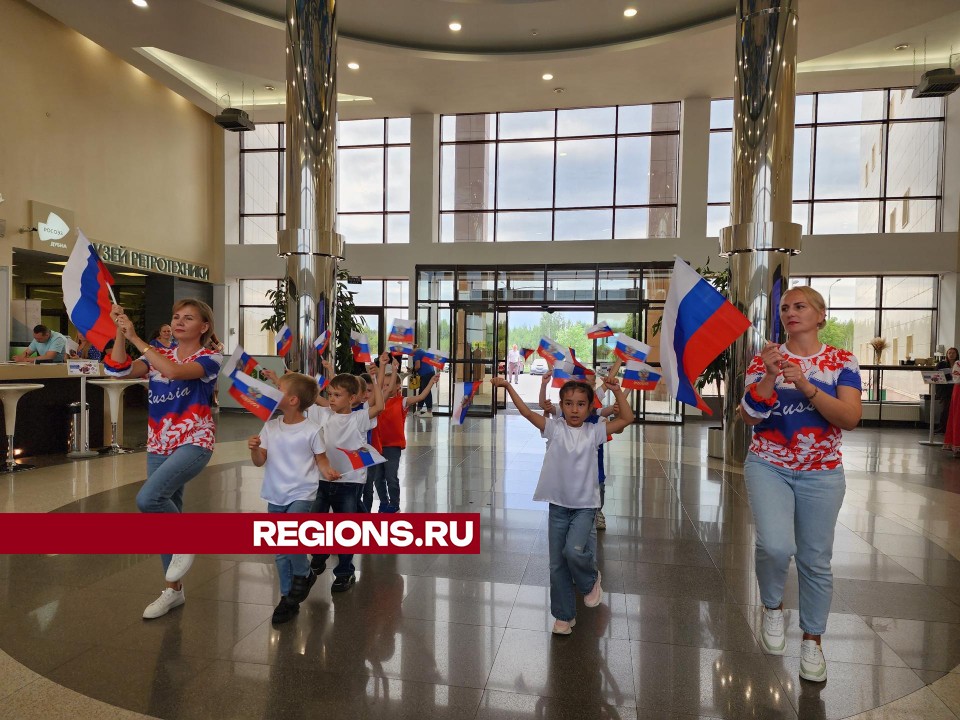 Три добрых поступка совершили дубненцы ко Дню государственного флага на территории ОЭЗ