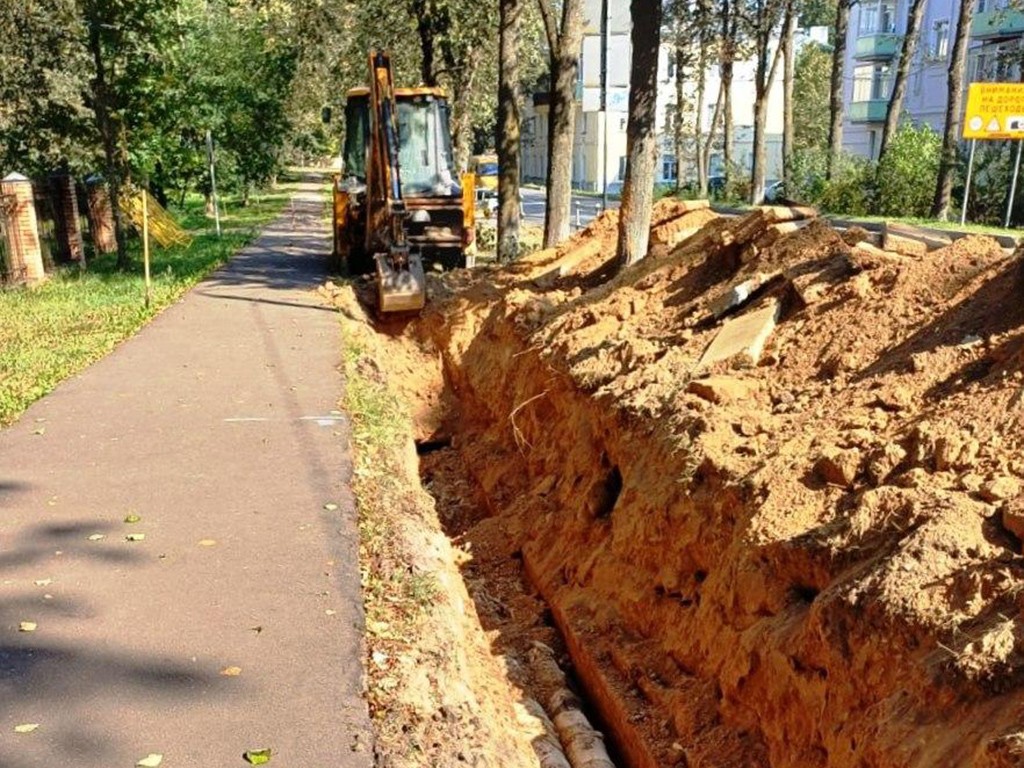 Около 250 метров труб отопления заменят в Красноармейске возле школы