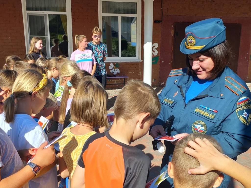 Показ техники и противопожарную тренировку провели в детском оздоровительном лагере «Осетр»