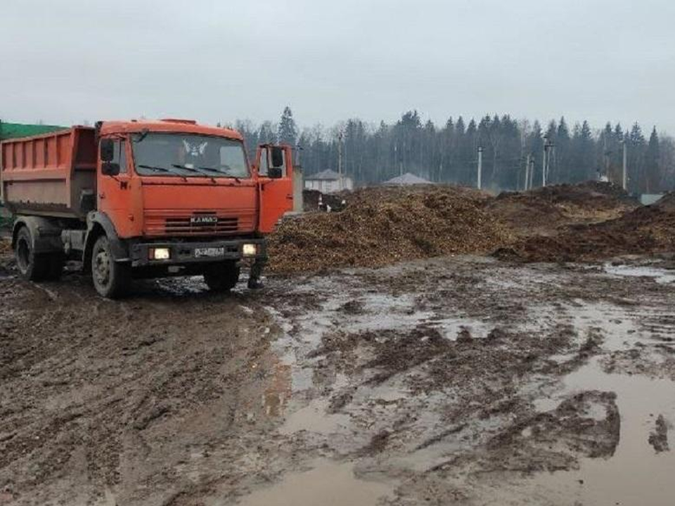 Семь грузовиков с мусором без разрешительных документов остановлены в Раменском