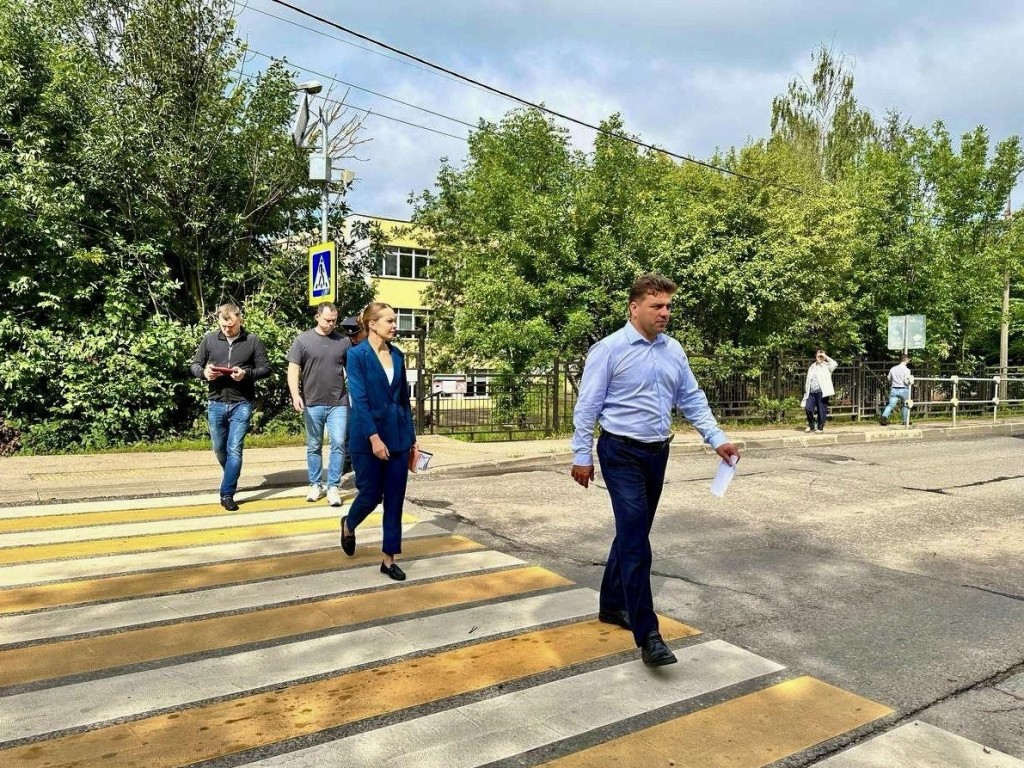 В Можайском округе обновят дорожные знаки возле школ и детсадов