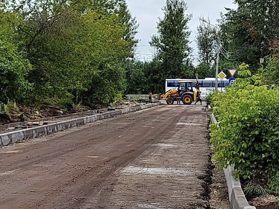 Тротуары и дорожное покрытие меняют в поселке 31 Октября