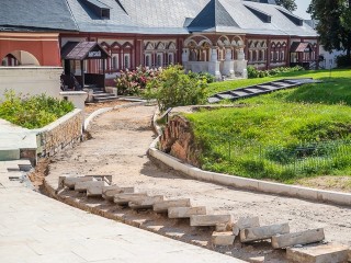 В Саввино-Сторожевском монастыре делают центральную аллею и подходы к церквям