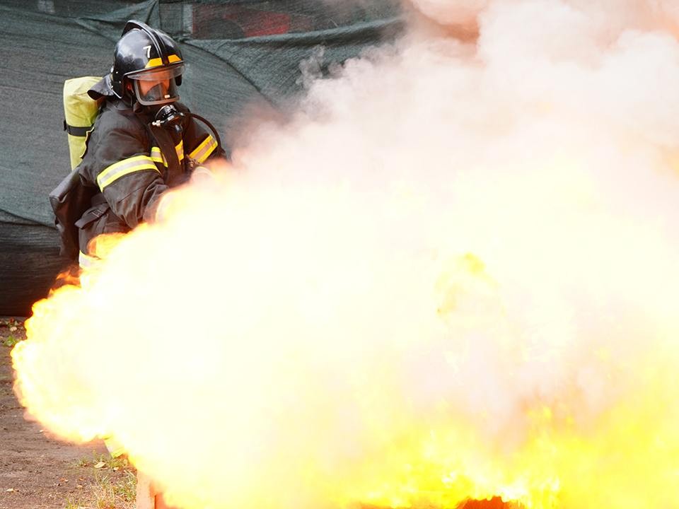 49 пожарных и 14 единиц техники ликвидируют возгорание в московской типографии