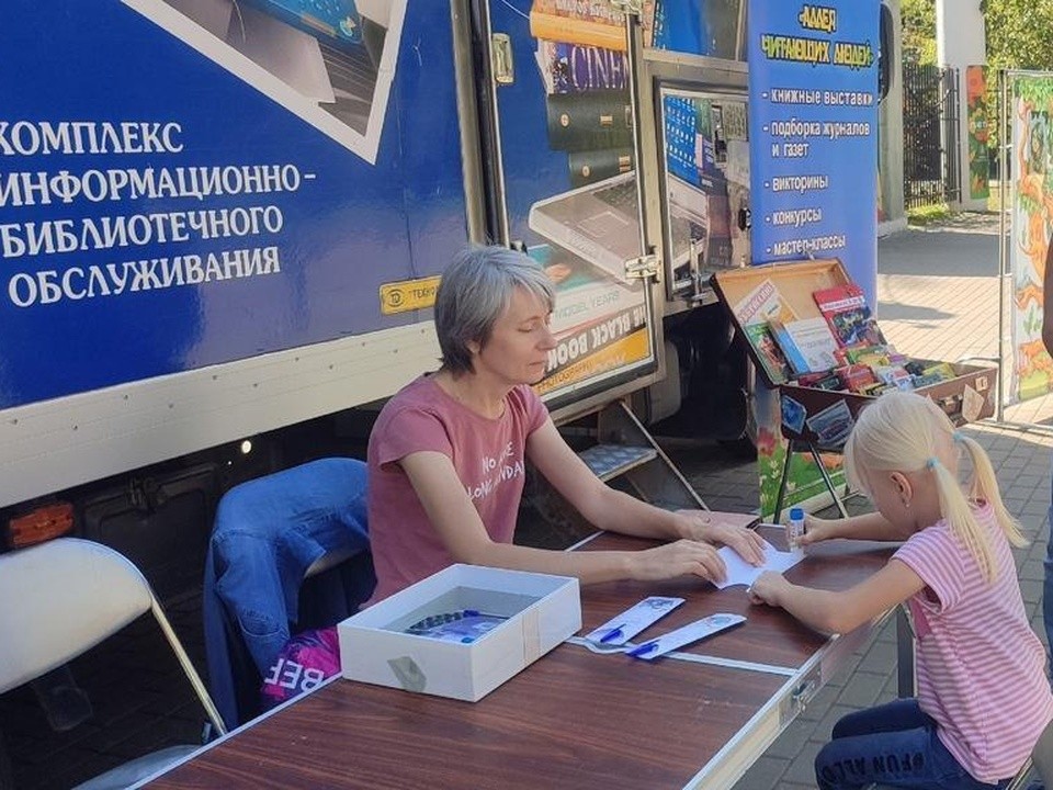 Выездной читальный зал появился в парке «Москворецкий» Воскресенска