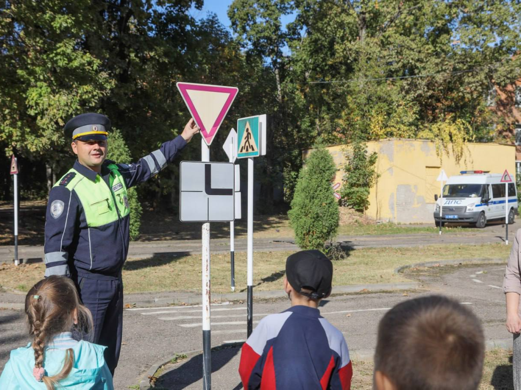 В Сергиевом Посаде инспекторы ГАИ сделали домашнюю работу за родителей