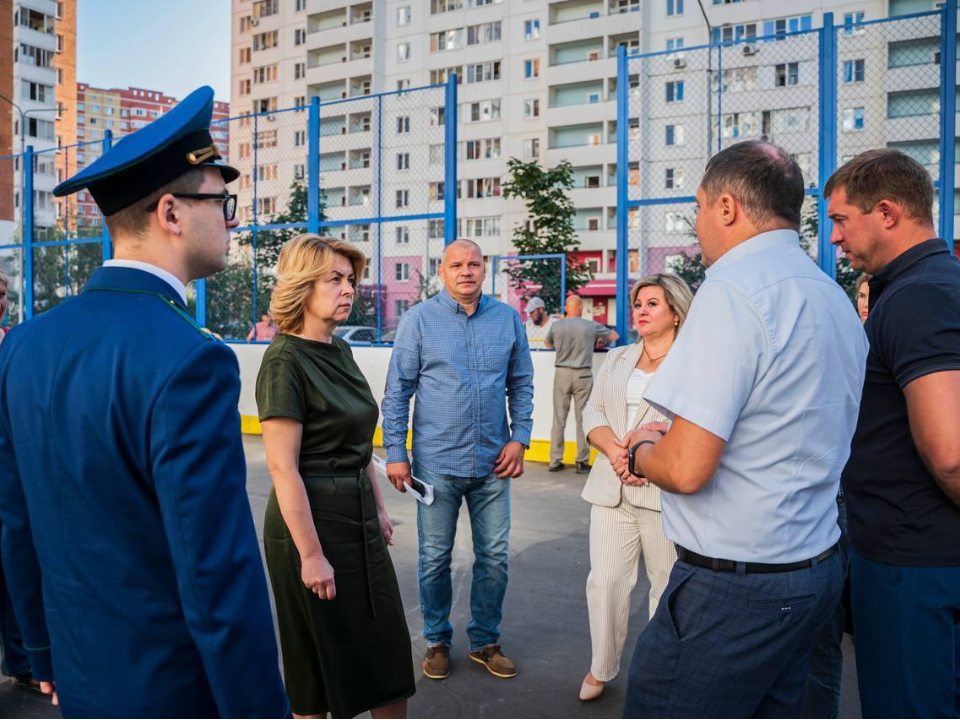 Новая спортплощадка, возведенная по просьбам жителей ЖК «Домодедово парк», готовится к открытию