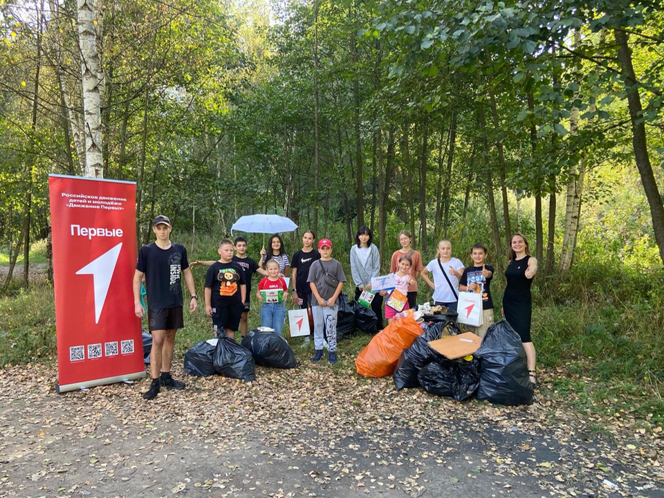 Более 20 мешков мусора собрали школьники округа в Дыдылдинском лесопарке