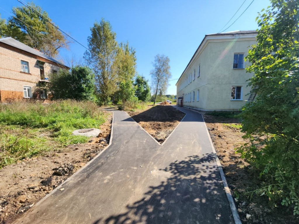 В поселке Колычево под Можайском благоустраивают дворы и модернизируют детскую площадку