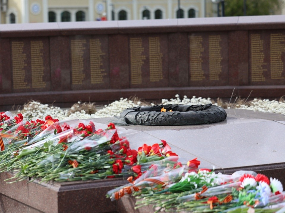 Неизвестный водитель «протаранил» памятник в центре Дмитрова