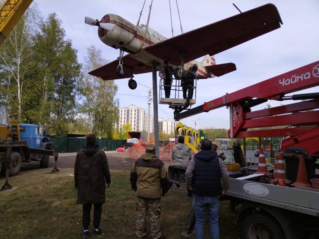 Военный самолет ЯК-52 «полетел» на реконструкцию из Хотьково