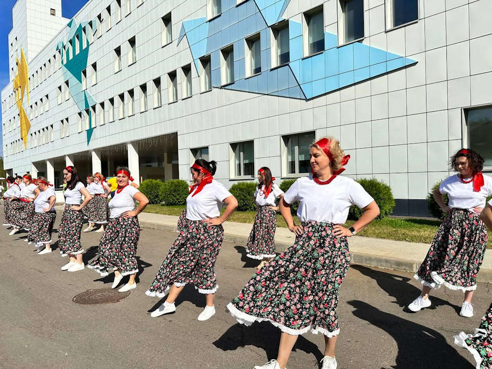 Помощь жителям Курска собрали на осенней ярмарке в перинатальном центре