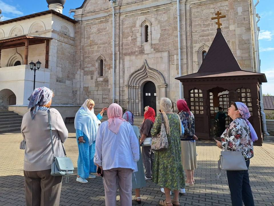 Пенсионеров Электростали теперь бесплатно возят в Музей павлина