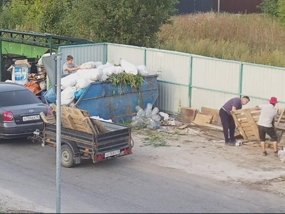 На улице Рождественской в Вострякове зафиксировано 20 нарушений незаконной утилизации отходов — нарушители оштрафованы