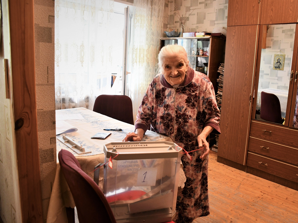 В Жуковском 101-летний ветеран ВОВ проголосовала на дому