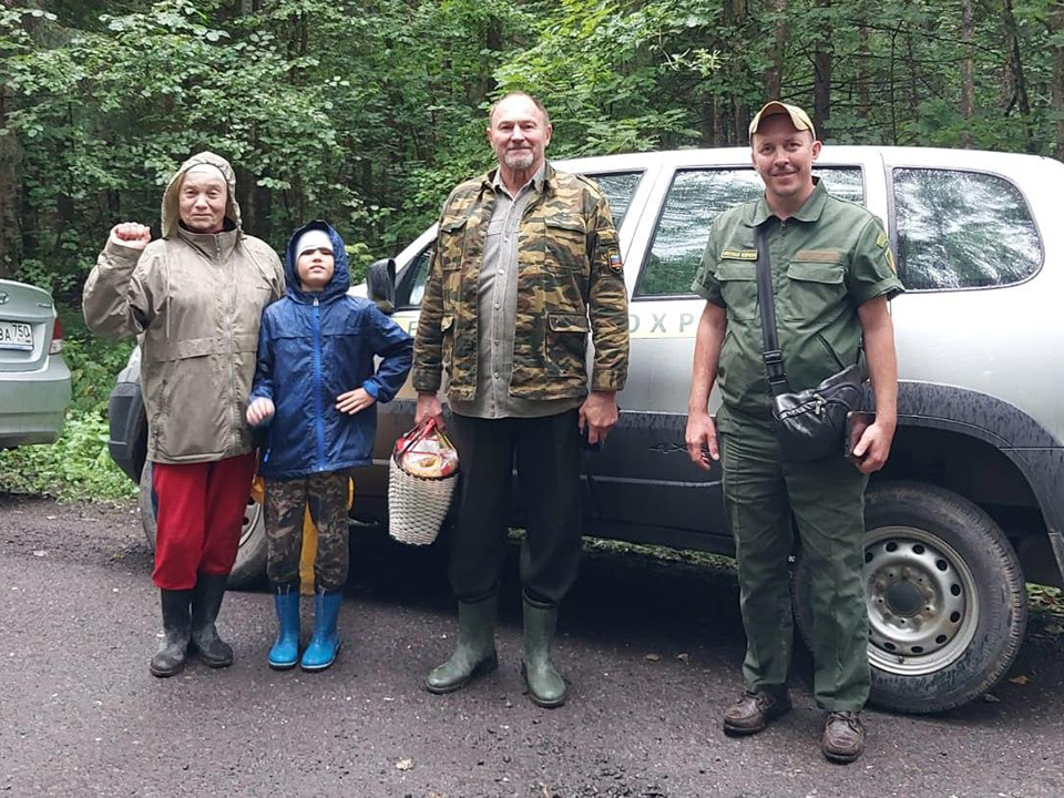 Семья грибников с ребенком заблудилась в лесу под Наро-Фоминском