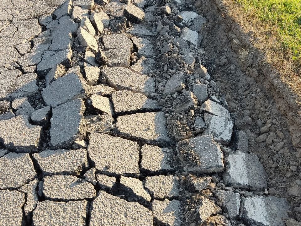 Жители деревни Рождествено пожаловались на разбитую большегрузами дорогу