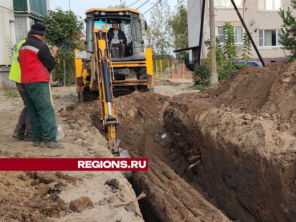 В поселке Свердловский идет капитальный ремонт теплотрассы