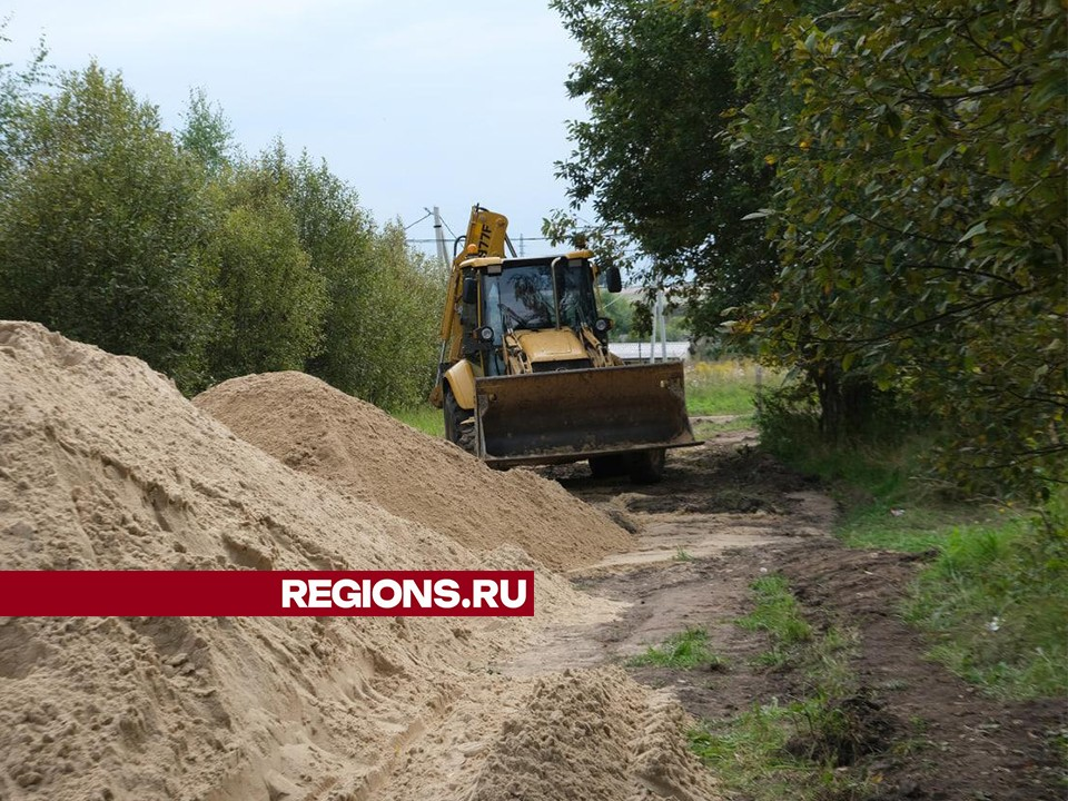 В Большом Серпухове к участкам многодетных семей строят новую дорогу