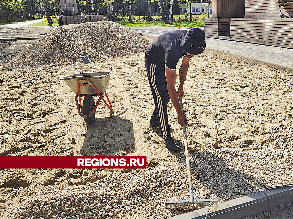 За кулисами парка Островского: за главной сценой строят новую площадку для артистов