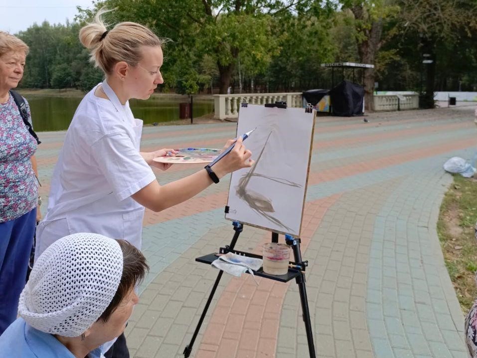 Красногорские пенсионеры могут научиться живописи в новом центре «Активного долголетия»