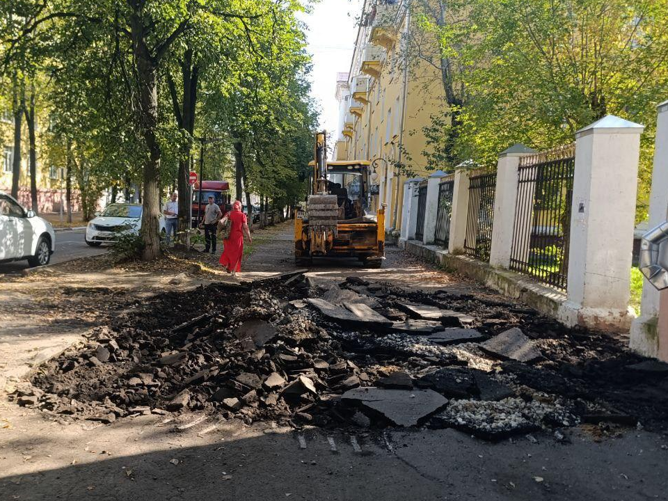 В Электростали ремонтируют семь самых разбитых участков тротуаров