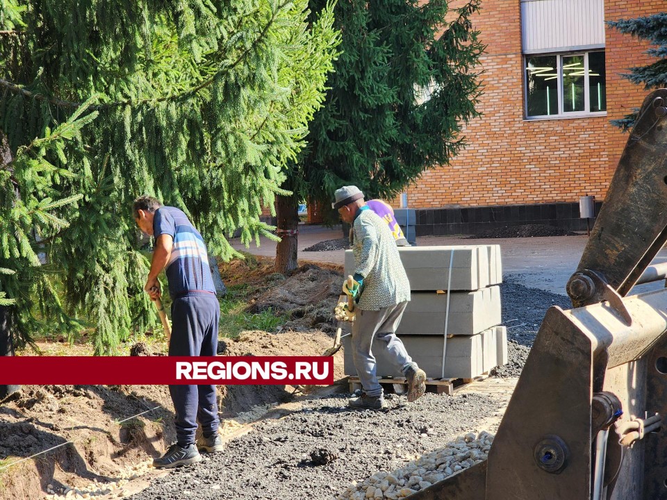 Современный асфальт вместо старой плитки положат у главного входа в университет Дубны