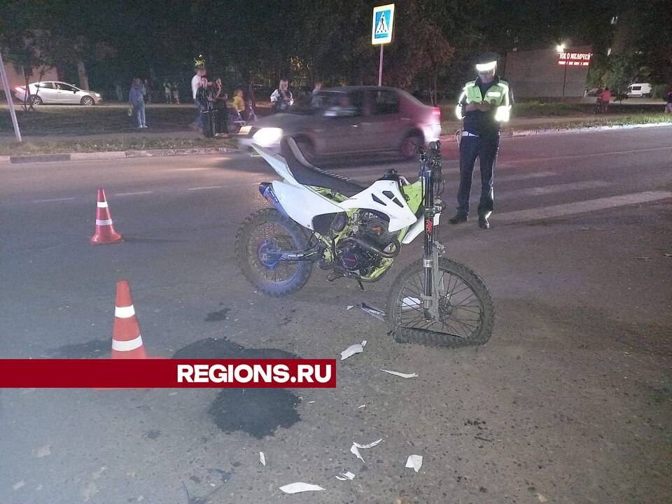 В Дрезне хозяин питбайка врезался в автомобиль