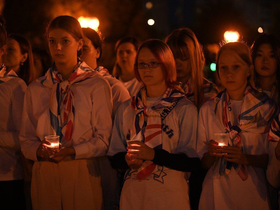 Сотни свечей зажгли в Серпухове в память о погибших в Беслане