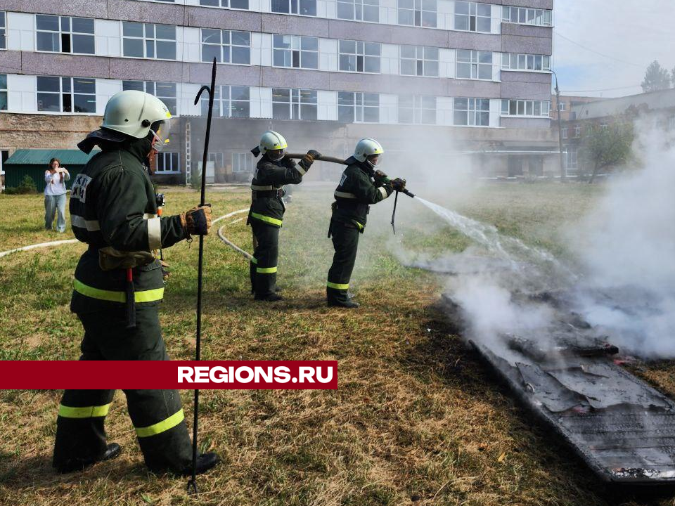 Можайские школьники учились тушить пожар и оказывать первую помощь пострадавшим