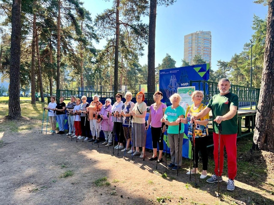 Зарядка и скандинавская ходьба в Кузьминском лесопарке: лучший способ оставаться здоровым