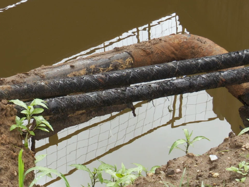 Ремонтники оперативно устраняют прорыв водопровода на улице Победы в Клину