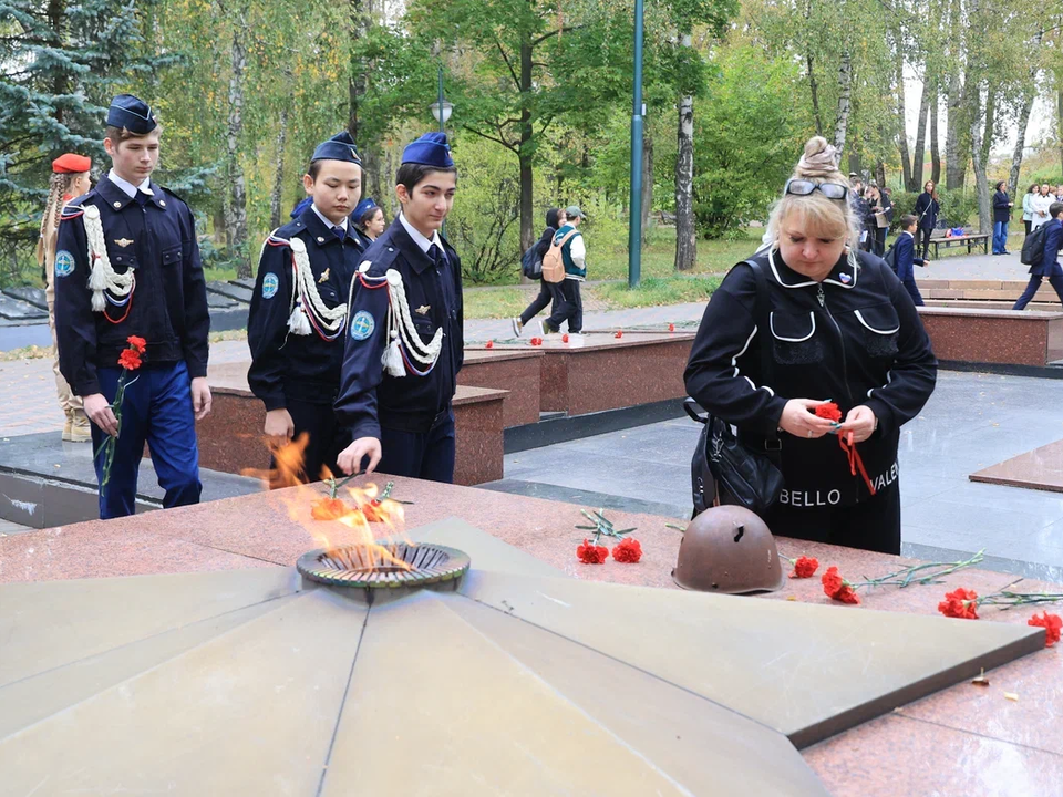 В годовщину воссоединения с Донбассом и Новороссией дзержинцы собрались в сквере Победы