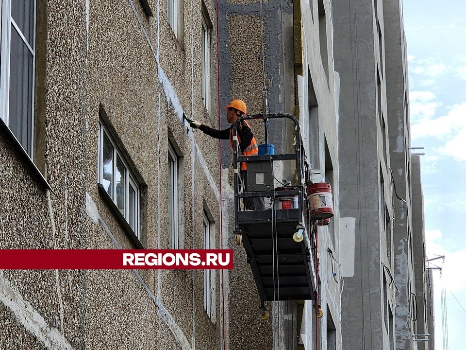 Дома на улице Фрунзе встретят зиму с утепленным фасадом