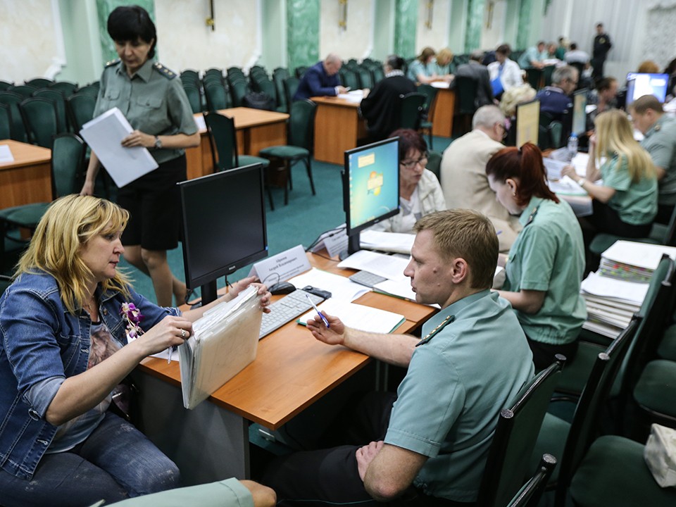 Жителям Подмосковья рассказали о способах взаимодействия с судебными приставами