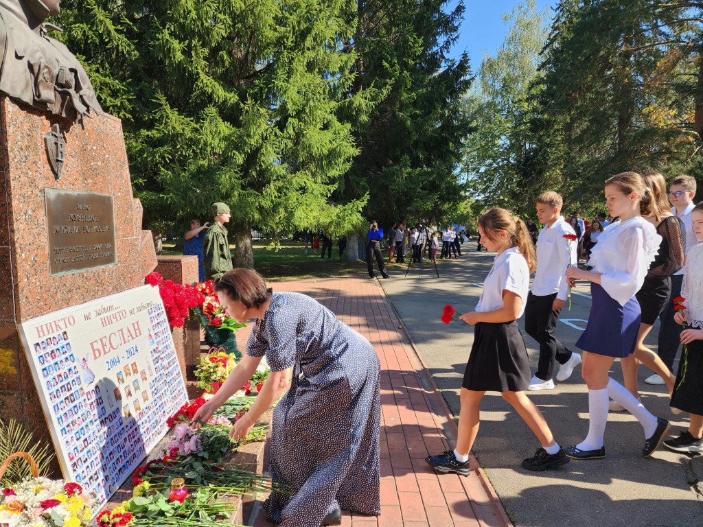 В Юровской школе почтили память защитников Беслана