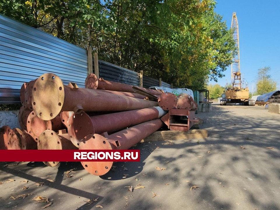 Стало известно, когда завершится строительство пешеходного перехода в Лобне на Кольцевой