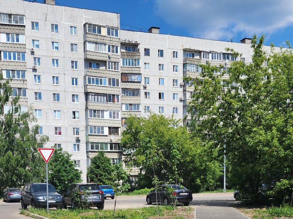 Лоджию с часами и в новогодних огнях заметили в Орехово-Зуеве