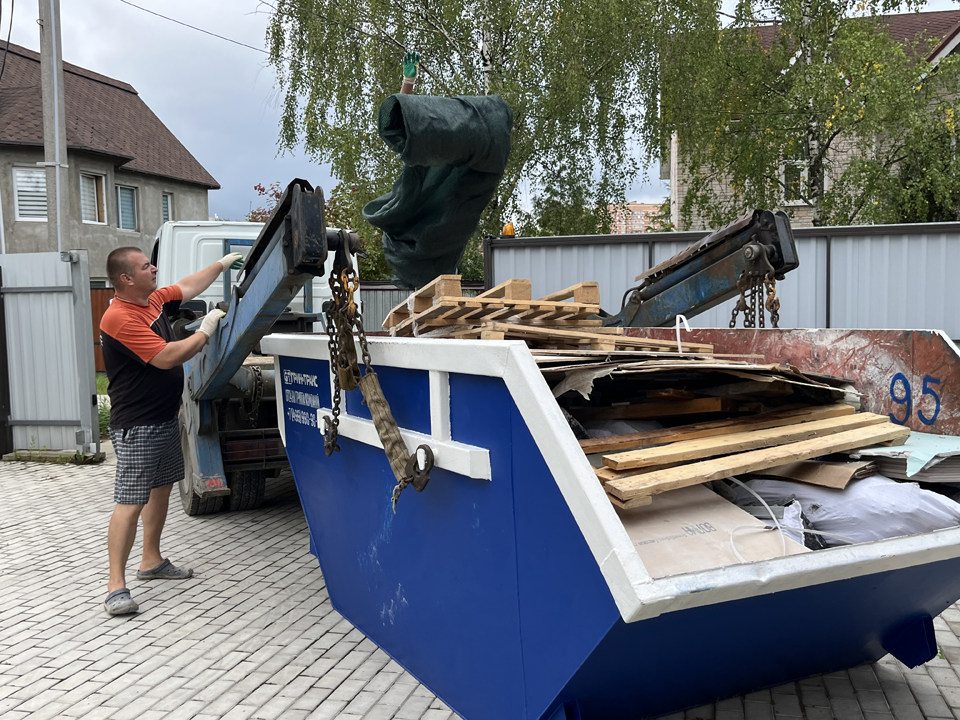 На сайте и по телефону лосинопетровцы могут заказать вывоз стройотходов