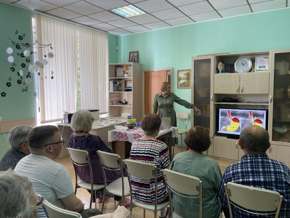 Как приготовить пирожное «Картошка» без муки и что такое ПП — узнали пенсионеры округа