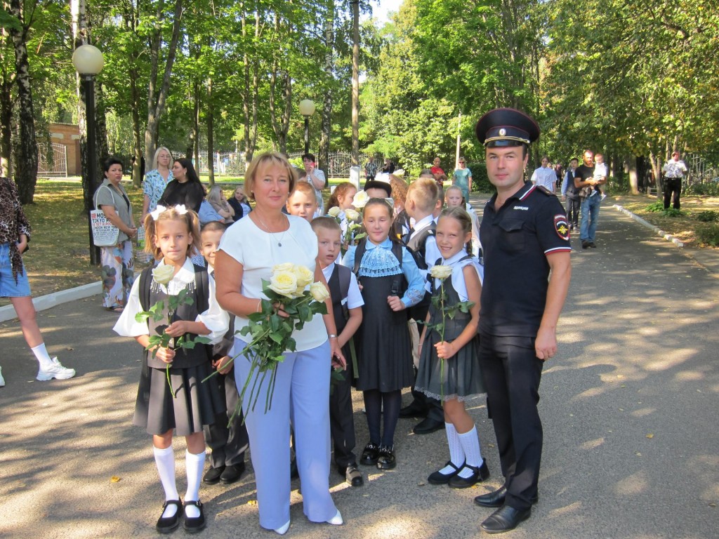 С началом учебного года школьников поздравили зарайские полицейские