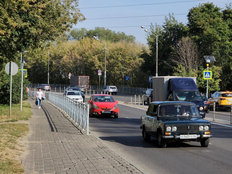 Внимание, пешеход: в Котельниках пешеходную трассу к новой школе в Парковом оборудовали элементами безопасности