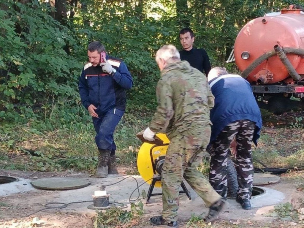 Две УК чистят водопроводные трубы в Северном, чтобы жителям поступала качественная вода