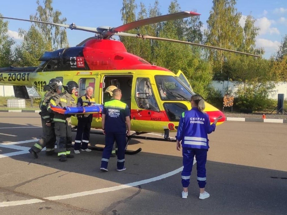 В Подмосковье мальчика с пневмонией отправили в больницу на санитарном вертолете