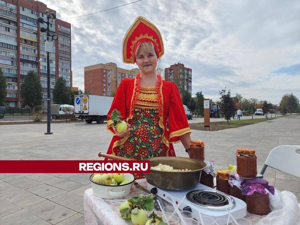 Грандиозный пирог из яблок испекли в Орехово-Зуеве