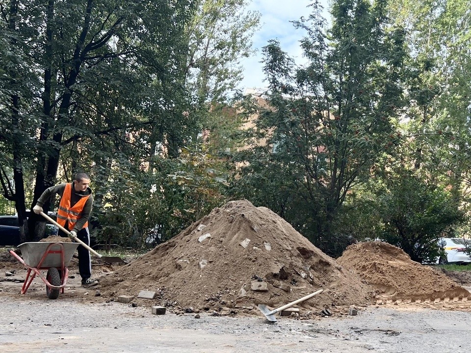 Двор на Первомайской улице в Балашихе благоустроят до конца сентября