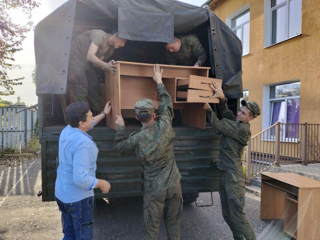 Благотворительный фонд из Рузы отправил тренажеры и мебель в воинскую часть за линией фронта