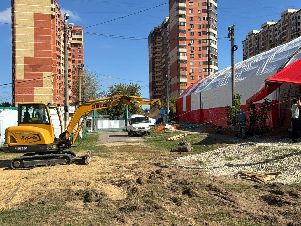 На стадионе «Балятино» в Октябрьском проводят освещение